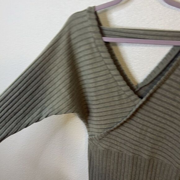 NWT- V-Neck Maternity ribbed Sweater Dress- Size Small - Picture 9 of 11